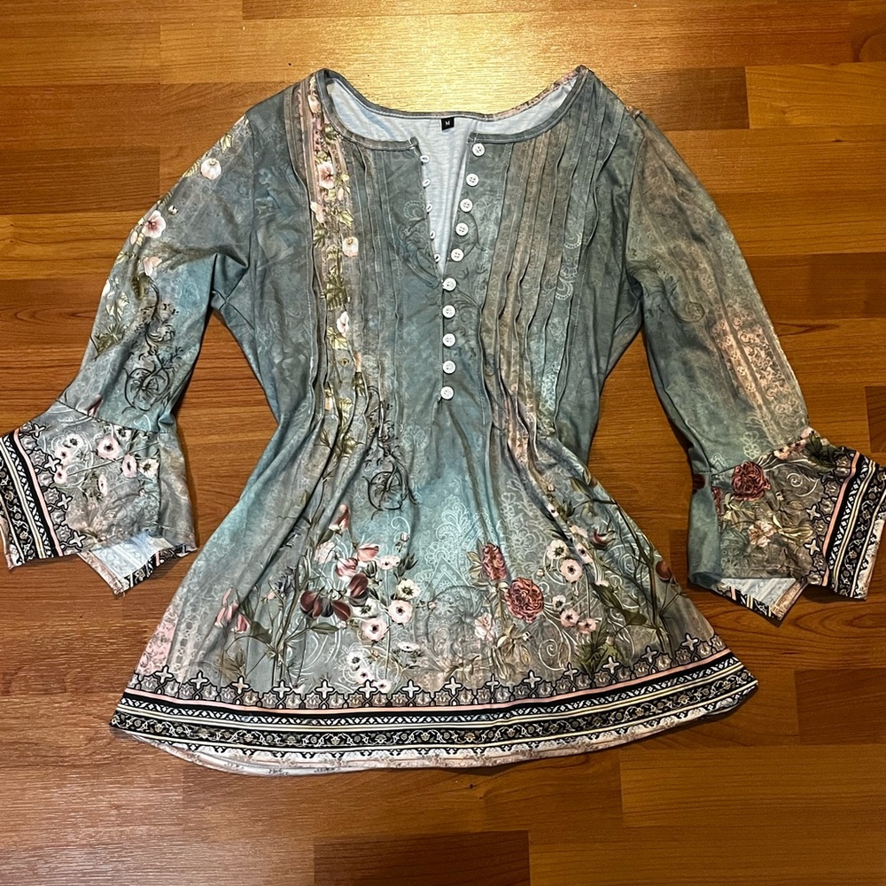 2000’s Button-Down long sleeved Top